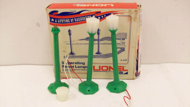 Lionel 2170 Green Plastic Street Lamp Posts EX-/Box